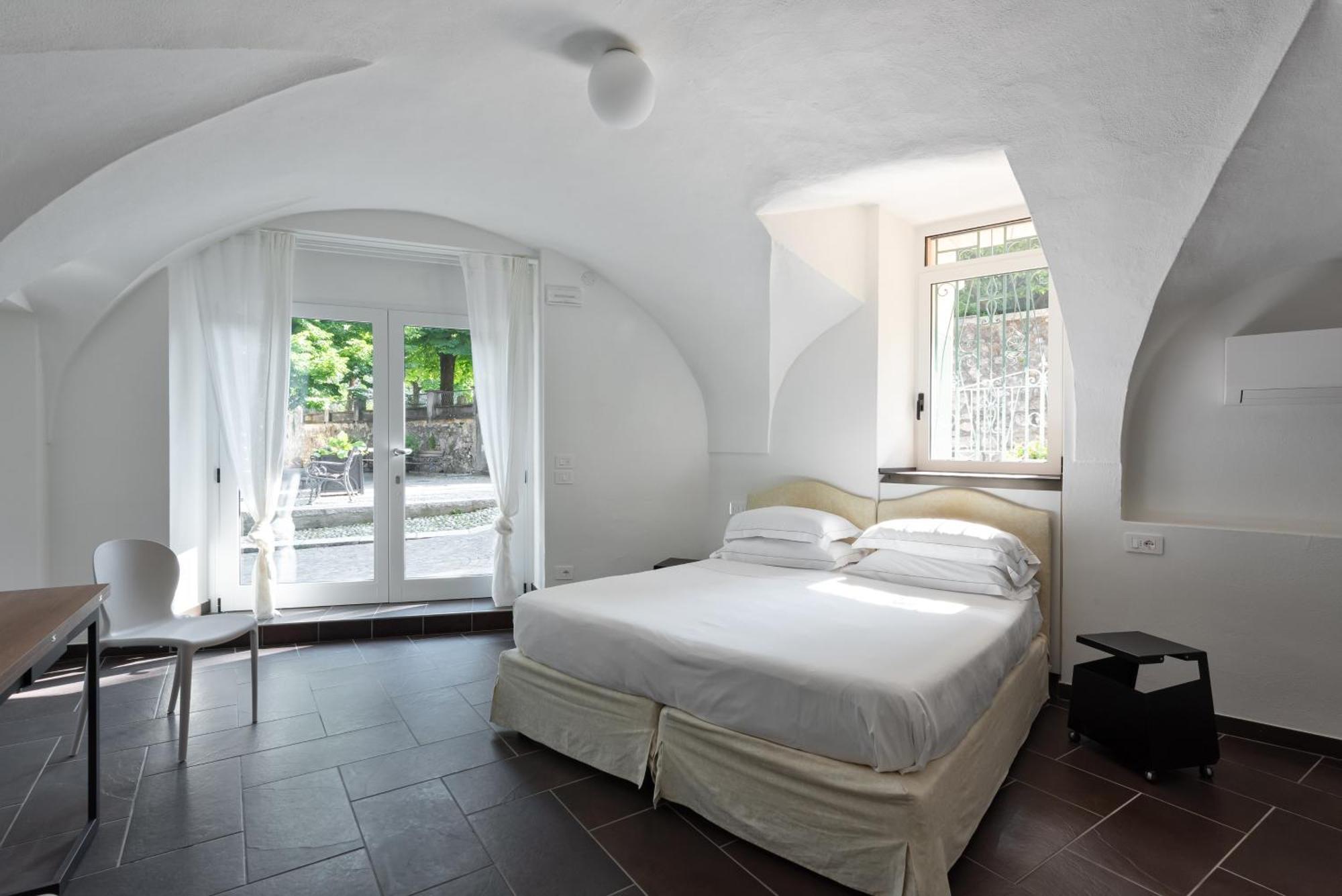 Rivalago Hotel